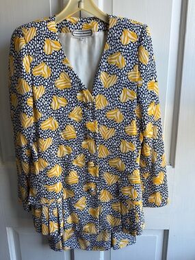 VNTG. CAROLINA HERRERA TWO PIECE RAYON SUIT SZ 10 WHITE BLUE YELLOW BLAZER SKIRT